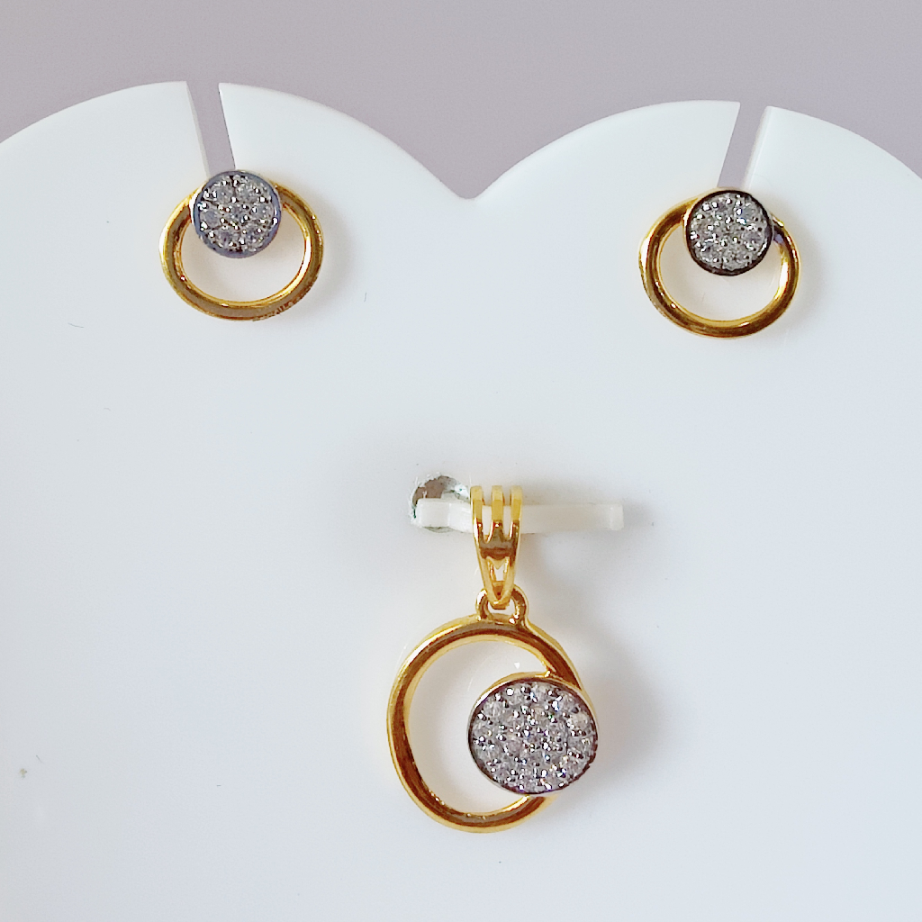 916 Gold Round Shape Pendant Set