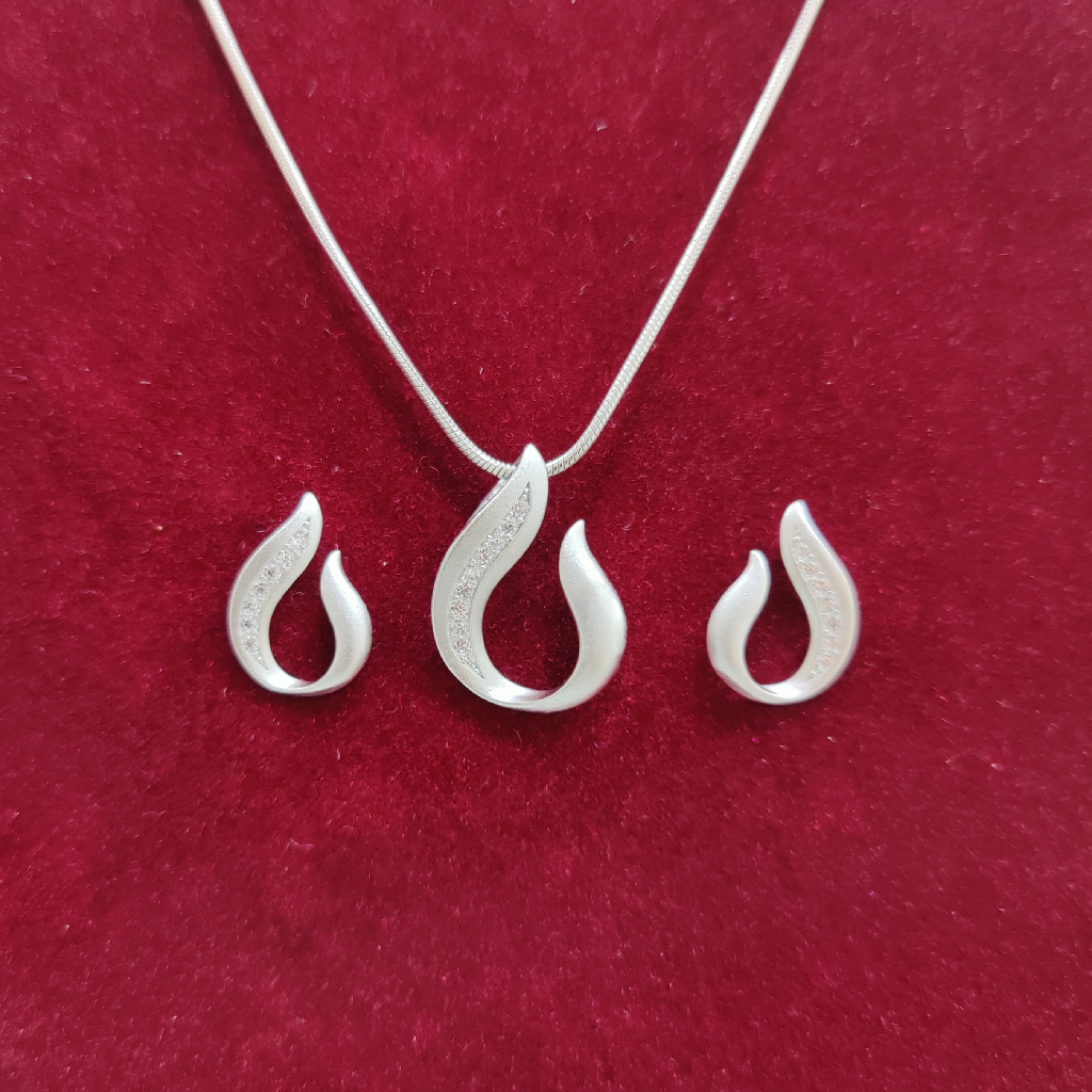 925 silver u shape chain diamond pendant set