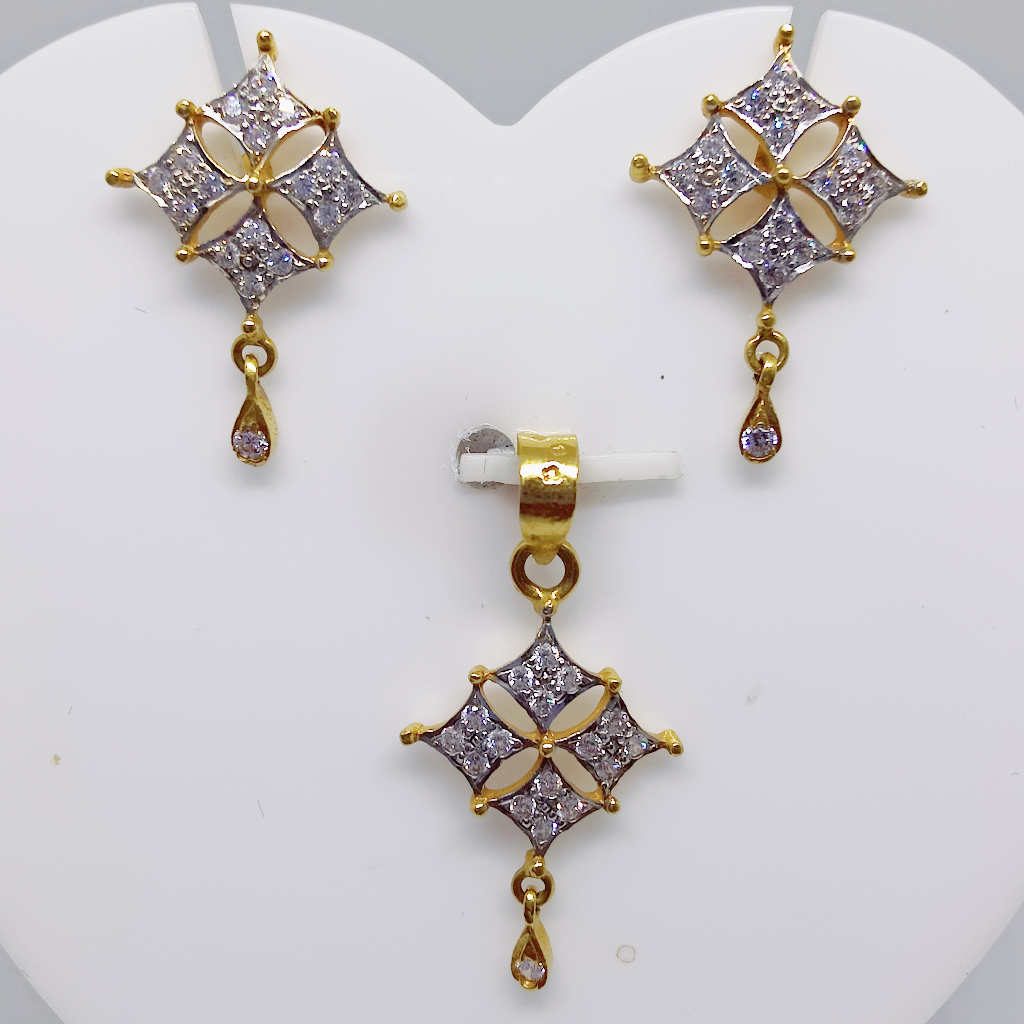 916 Gold Square Shape Hanging Pendant Set