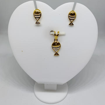 22k gold Plain fish shape pendant set by 