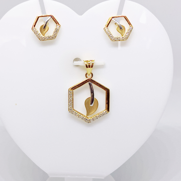 18k gold diamond pendant set by 