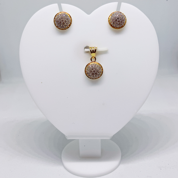 18k gold Circular ball shaped CZ pendant set by 