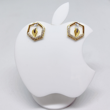 18k gold round shape diamond earrings by 