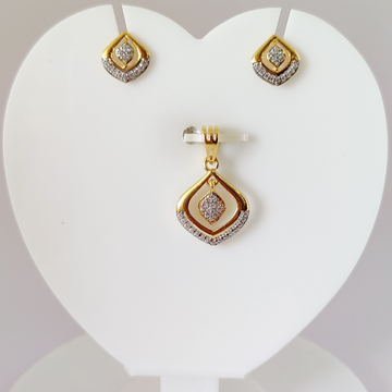 22K Gold Triangle Shape Diamond Pendant Set by 