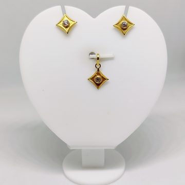 18k gold single diamond Shape Attractive pendant s... by 
