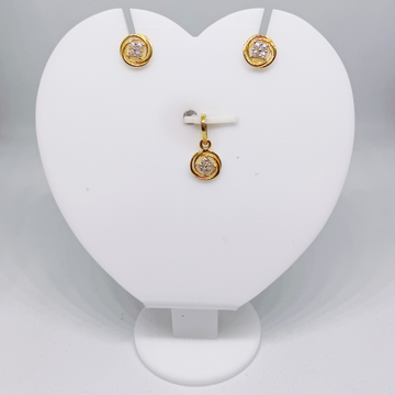 18k gold Diamond shape CZ pendant set by 
