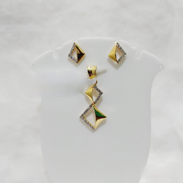 22k gold triangle shape diamond pendant set by 