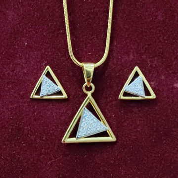 916 gold triangle exclusive diamond pendant set by 