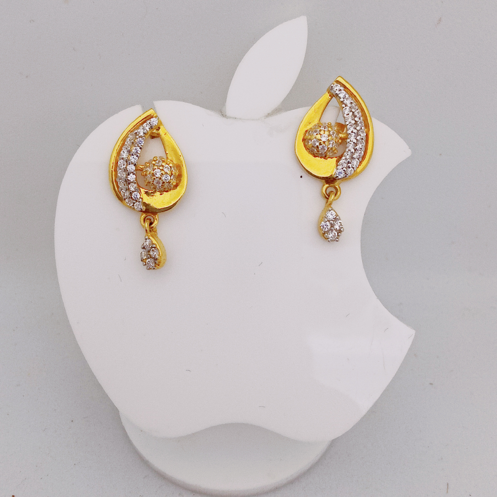 22k Gold Exclusive Stone Sitting Earring.