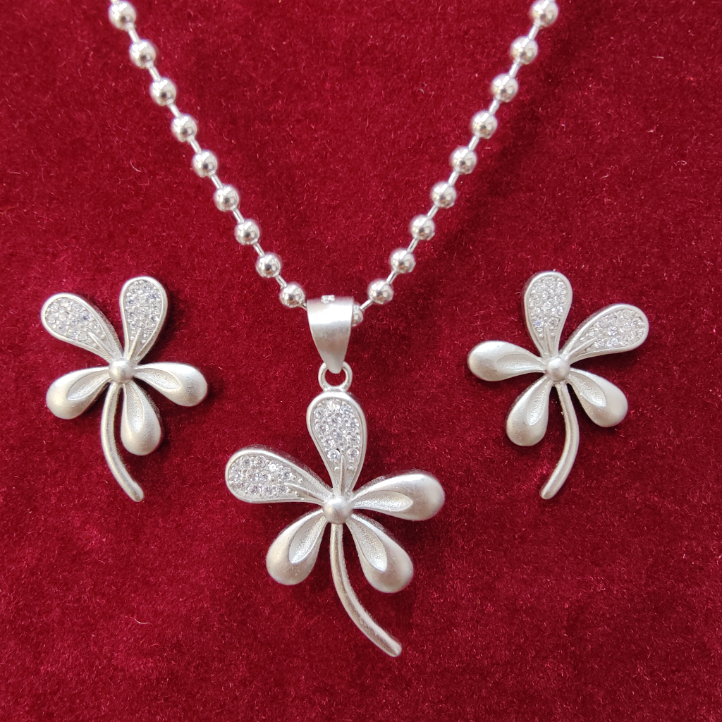 925 silver flower design mate finish chain pendant set