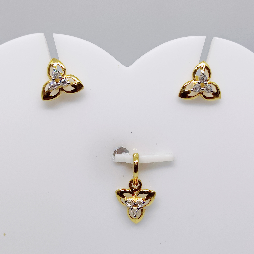 18k gold dazzling floral pendant set