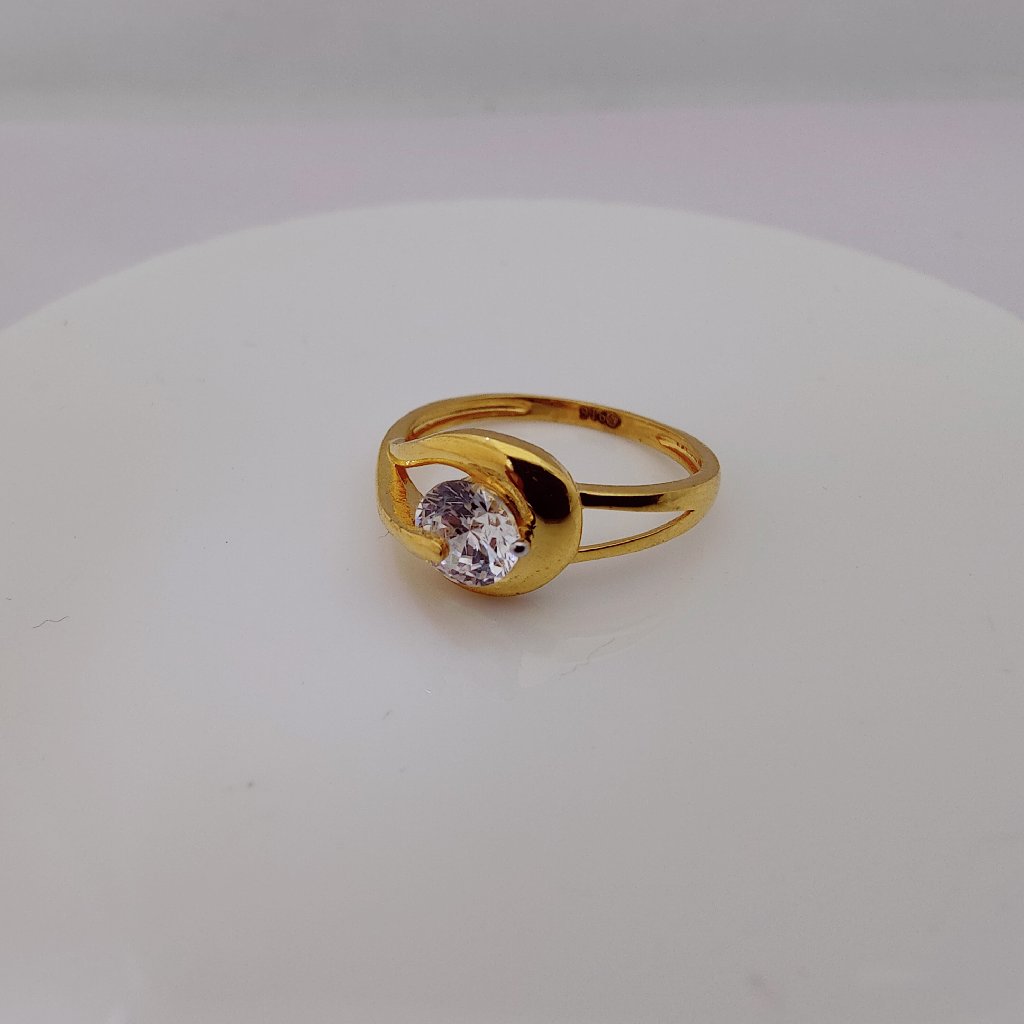 22k Gold White Singal Stone Exclusive Ring
