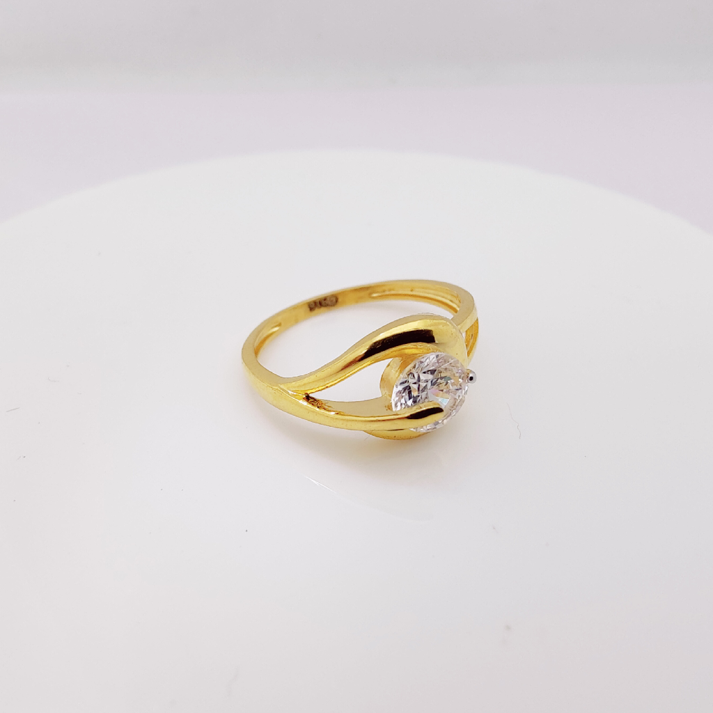 22k Gold White Singal Stone Exclusive Ring