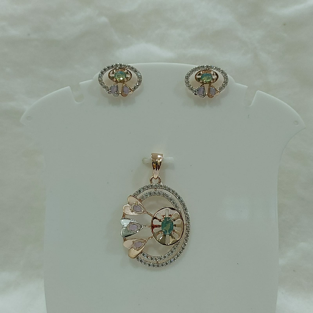 18k gold CZ Green stone pendant set