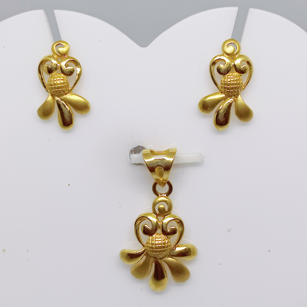 22k gold Floral Heart shape exclusive pendant set