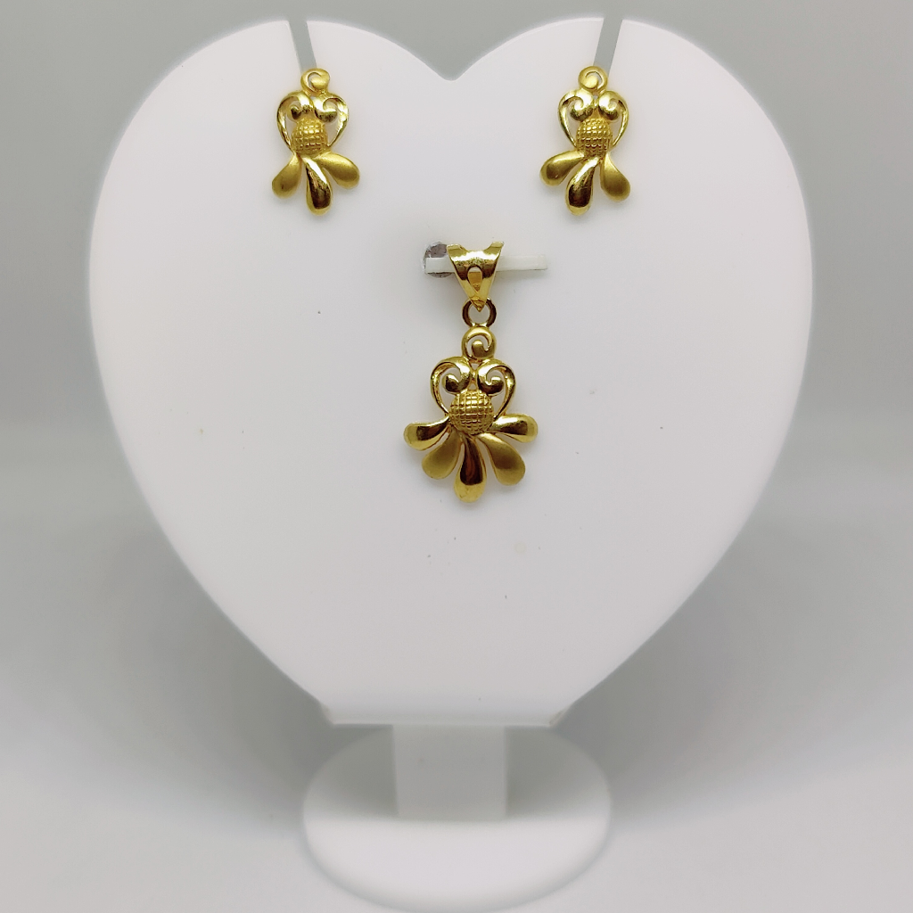 22k gold Floral Heart shape exclusive pendant set