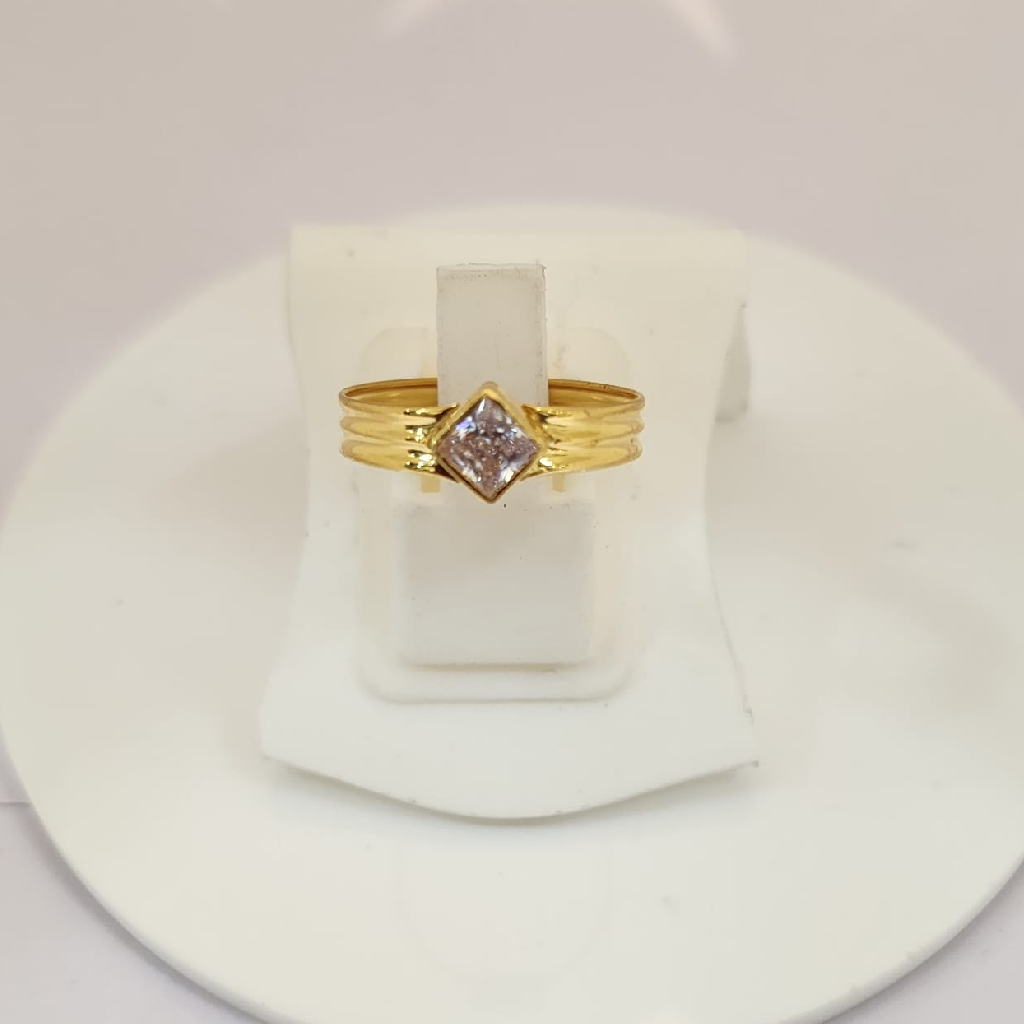 18k gold exclusive white stone ladies ring