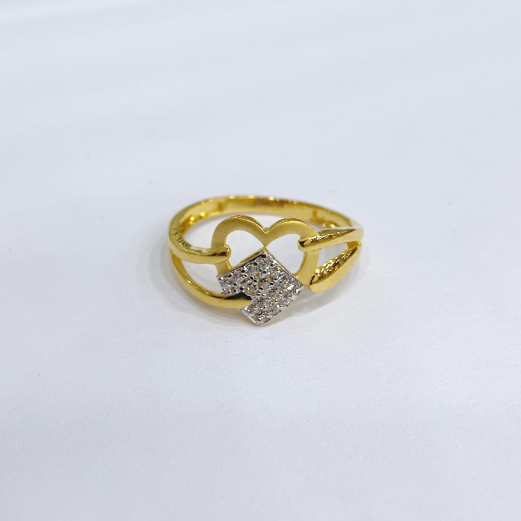 916 Gold Heart Shape And Matte Finish Ladies Ring