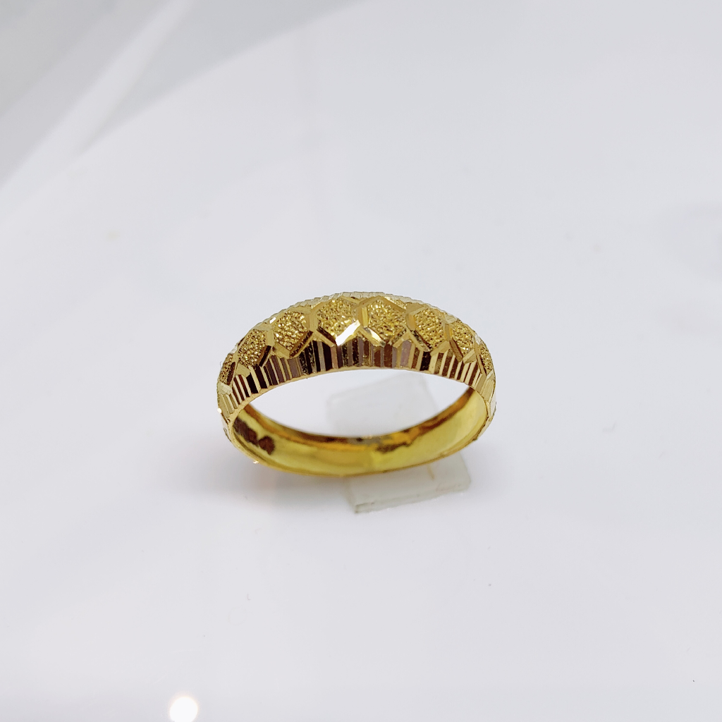 22k gold plain nakshi work ladies ring