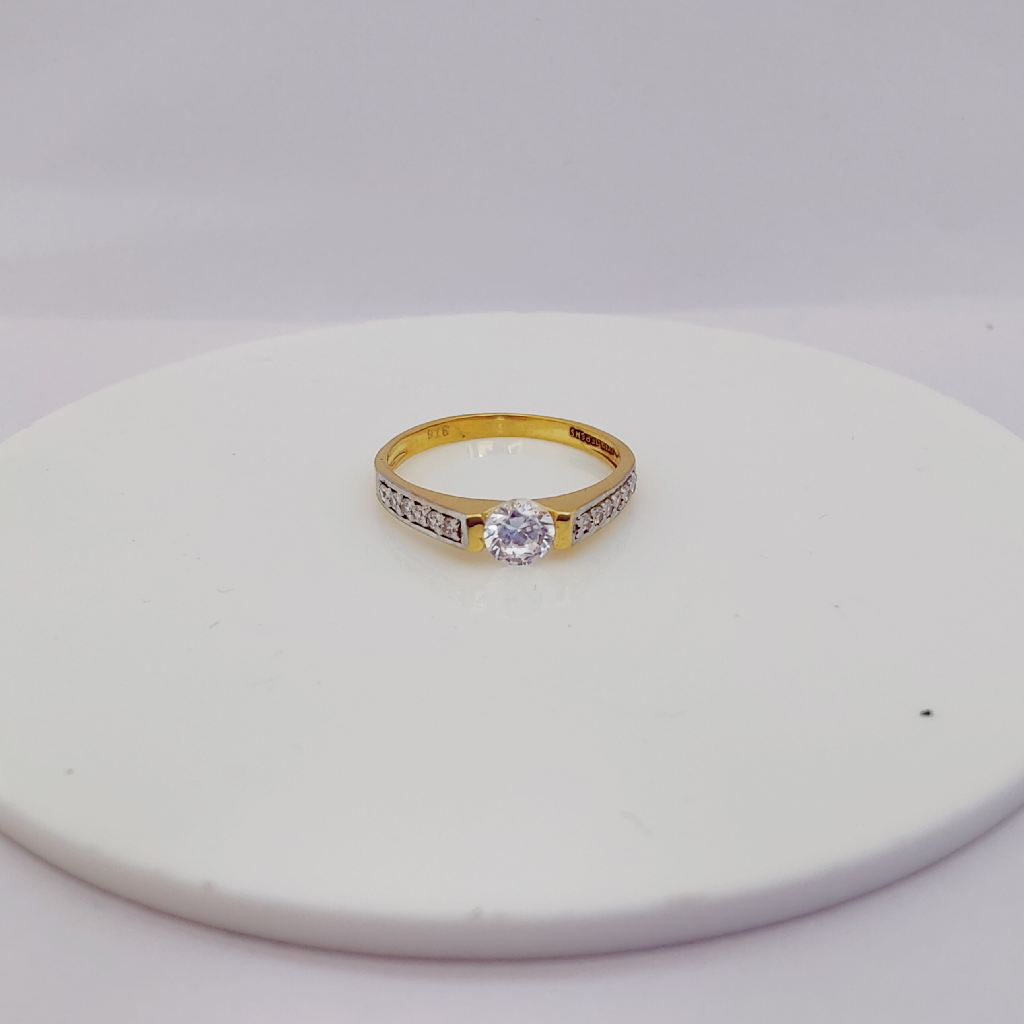 22k Gold Exclusive Stone Engagement Ring