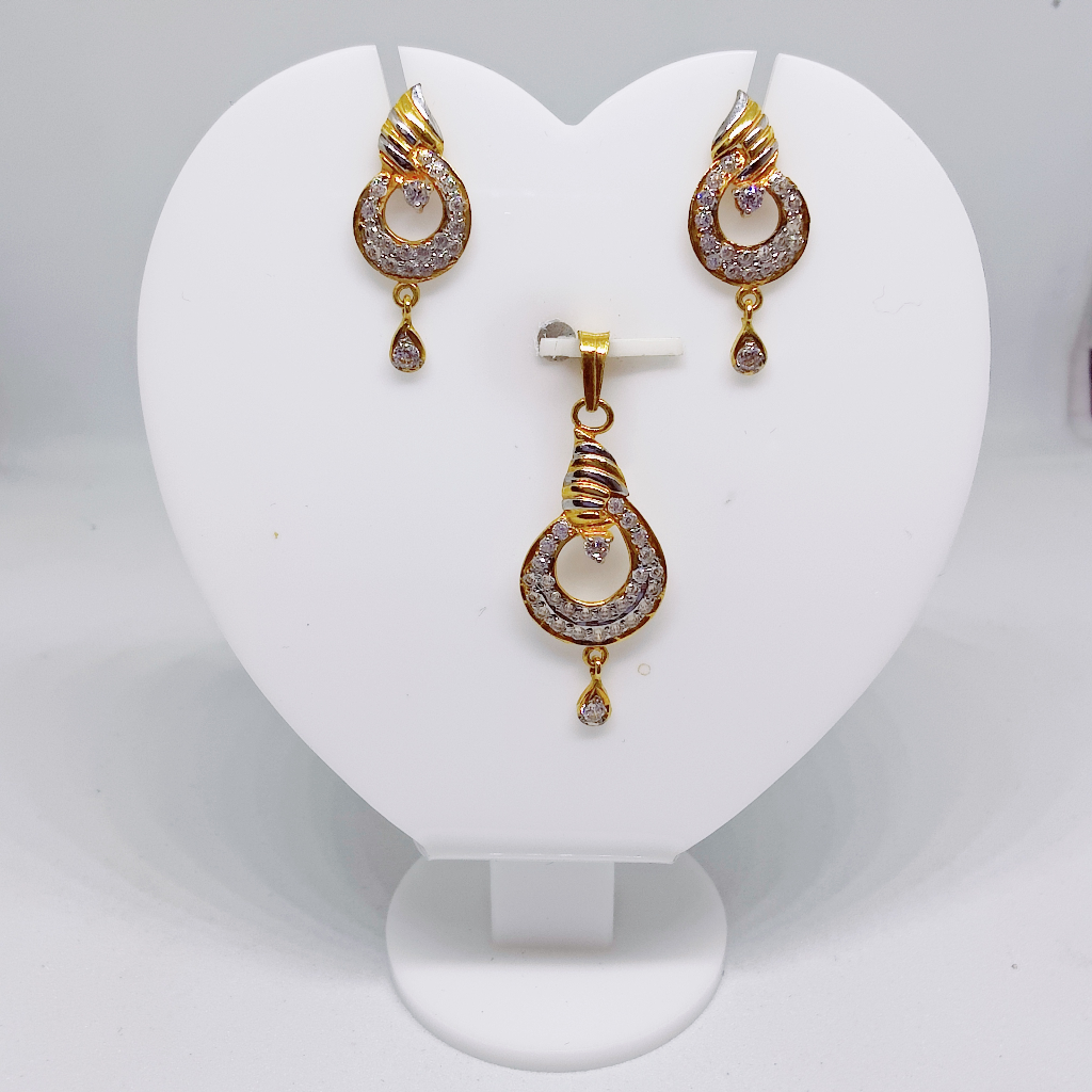 20k gold exclusive diamond pendant set