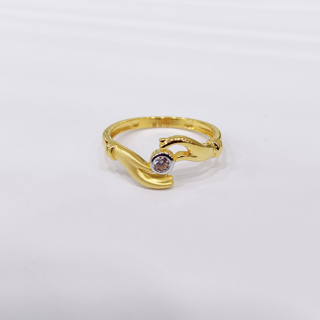 916 Gold hand shape diamond ring