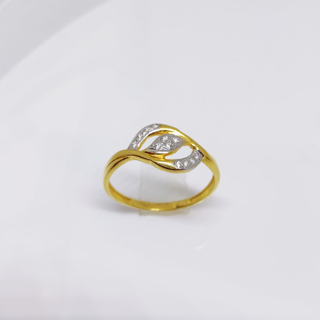 916 Gold Diamond Cross Ladies Ring