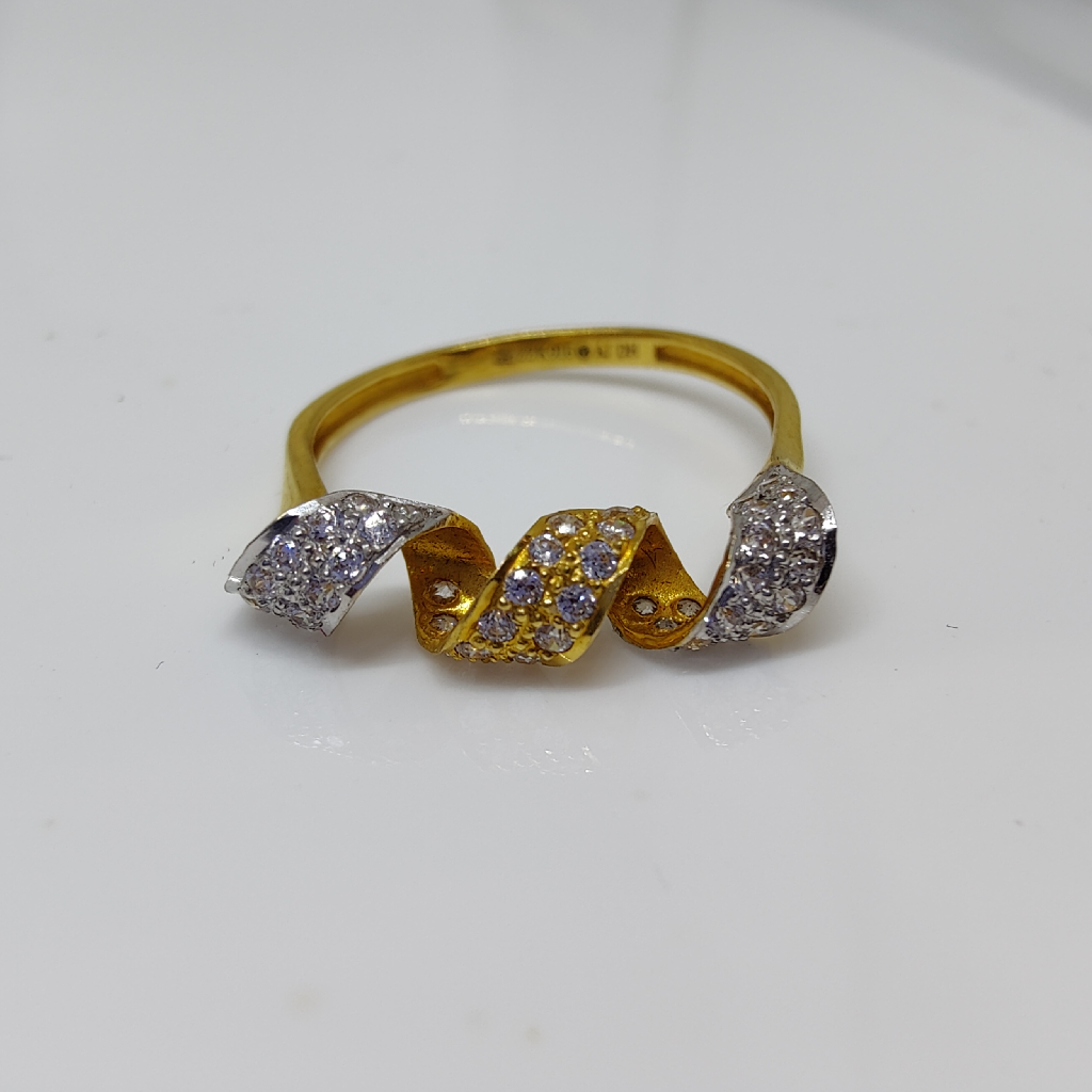 22k gold round shape exclusive ladies ring