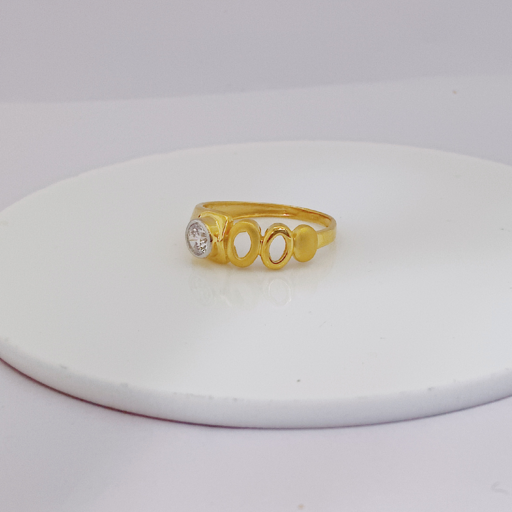 22k Gold Exclusive Round Shape Stone Ring