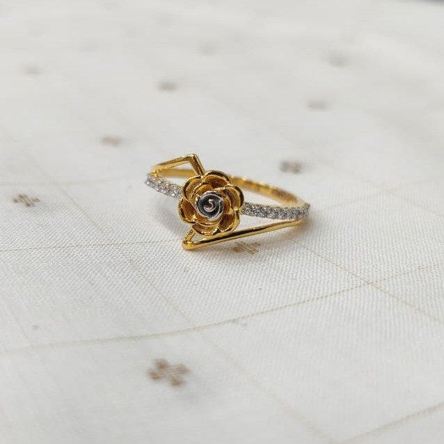 22KT Gold Hallmark Blue Flower Design Ring 