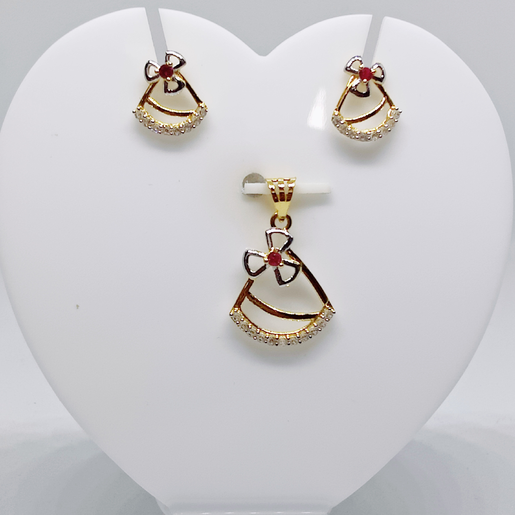 18k gold petals design diamond pendant set