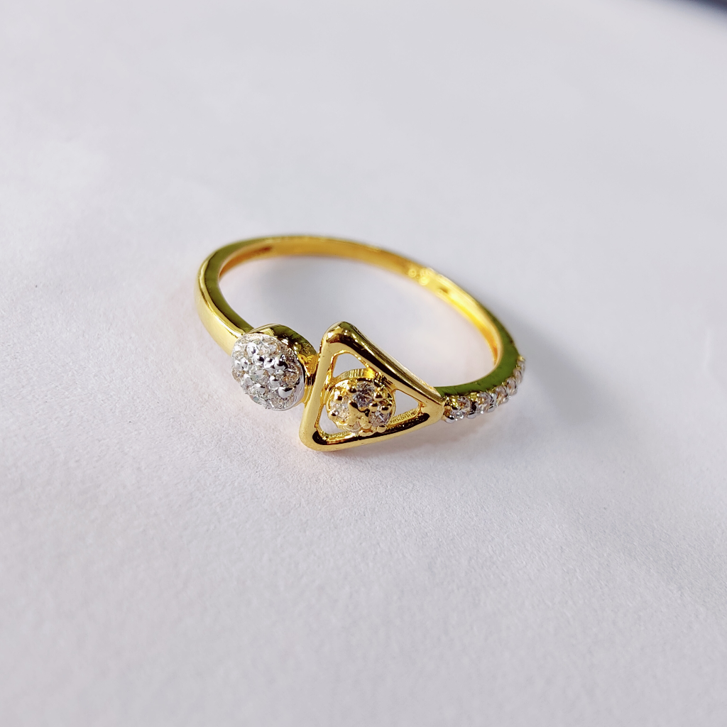 916 Gold Triangle Shape Light Weight Ladies Ring