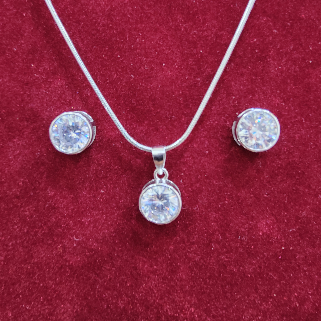 925 silver round shape diamond chain pendant set