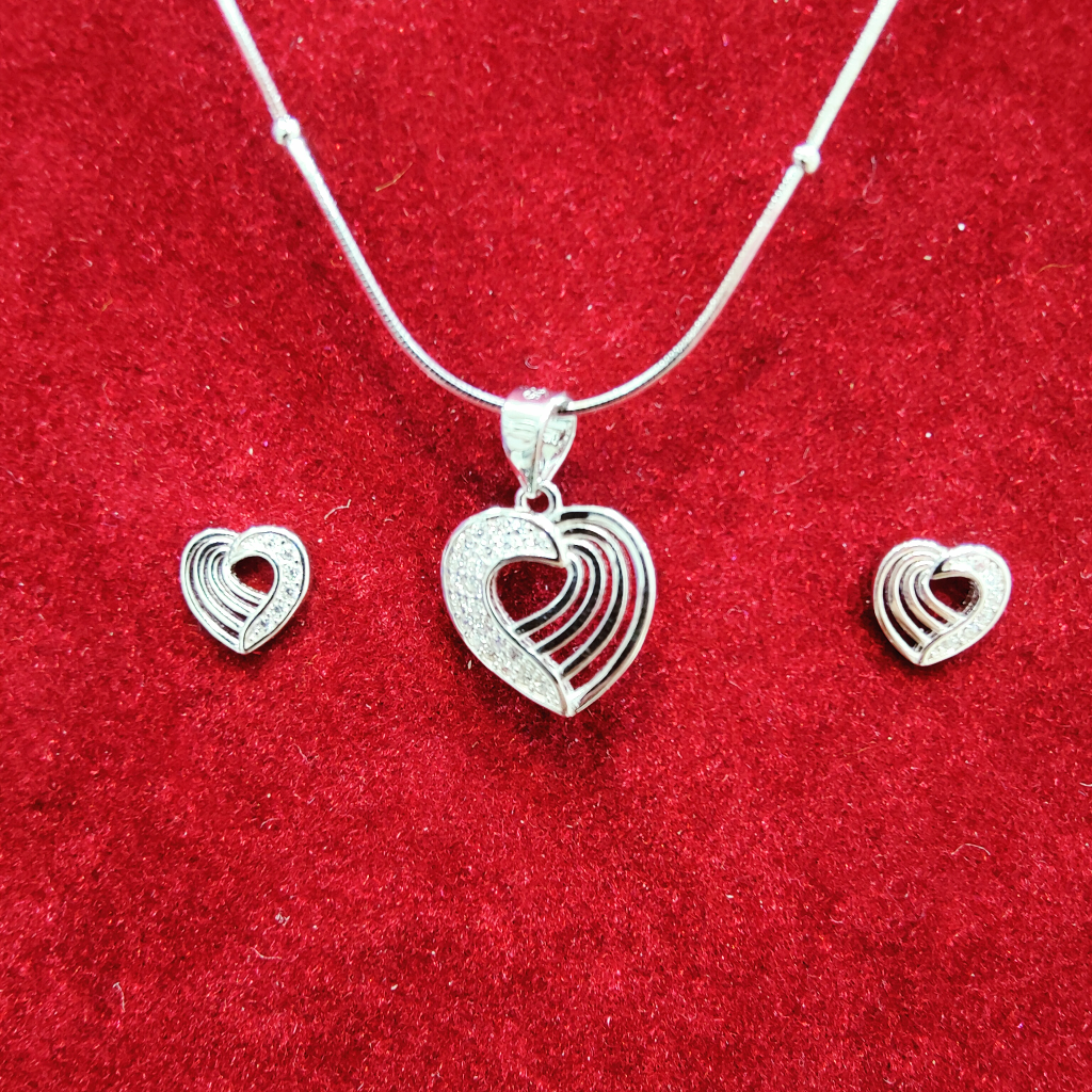 Heart Shaped Diamond Pendant – Hamra Jewelers