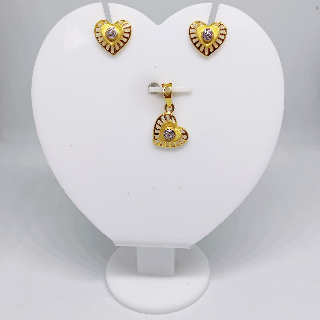 22k gold Elite heart shape SIngle stone pendant set