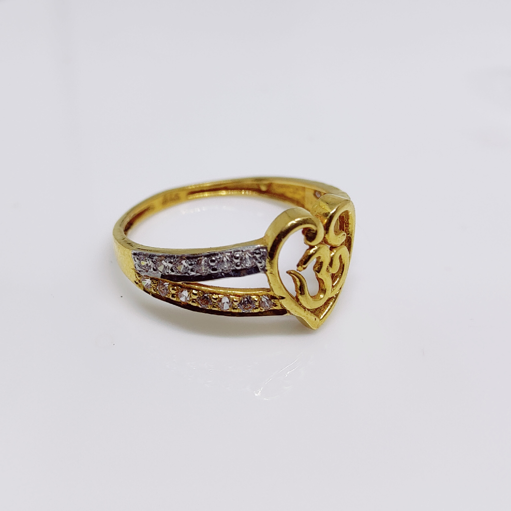 916 Gold Om Heart Shape Diamond Ladies Ring
