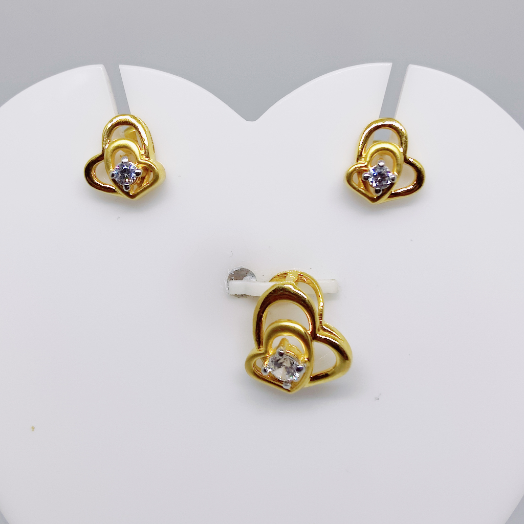 22k Gold Heart Shape Single Stone Pendant Set