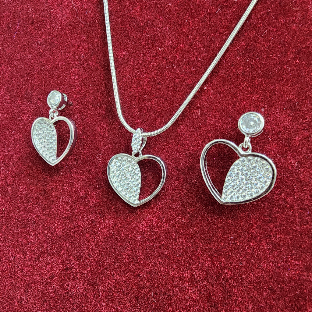 925 Sterling Silver Heart Shape Design Diamond Necklace
